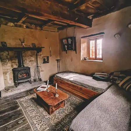 Tower House Gombola Alpstuga *